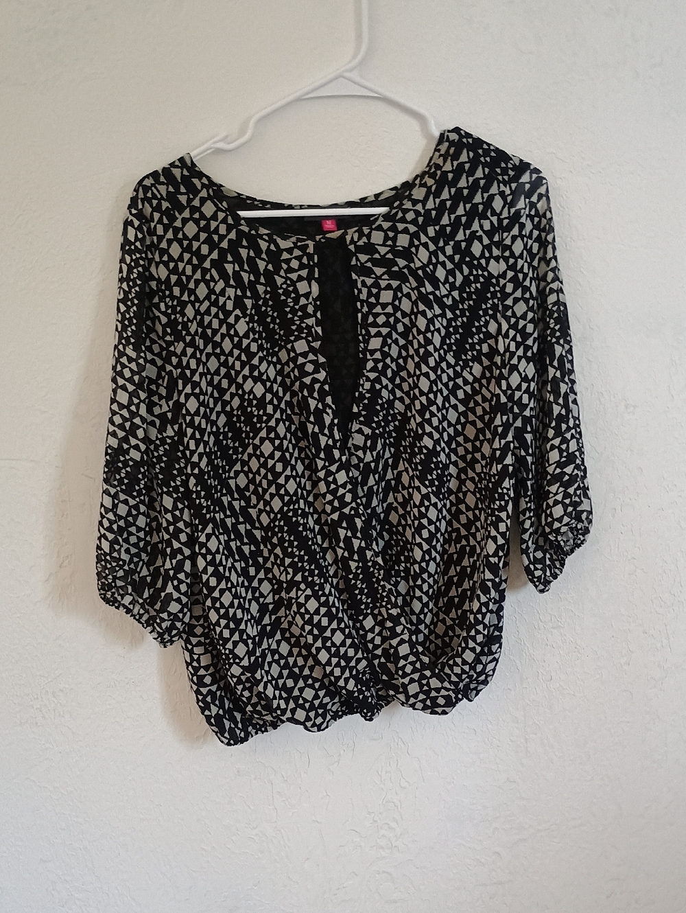 Vince Camuto Black & White Geometric Blouse